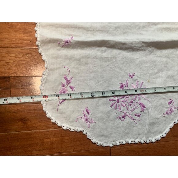 Vintage Embroidered Floral Table Runner with Crocheted Trim 17x41 - Picture 8 of 9